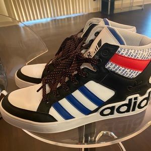 High Top Adidas Sneakers 👟